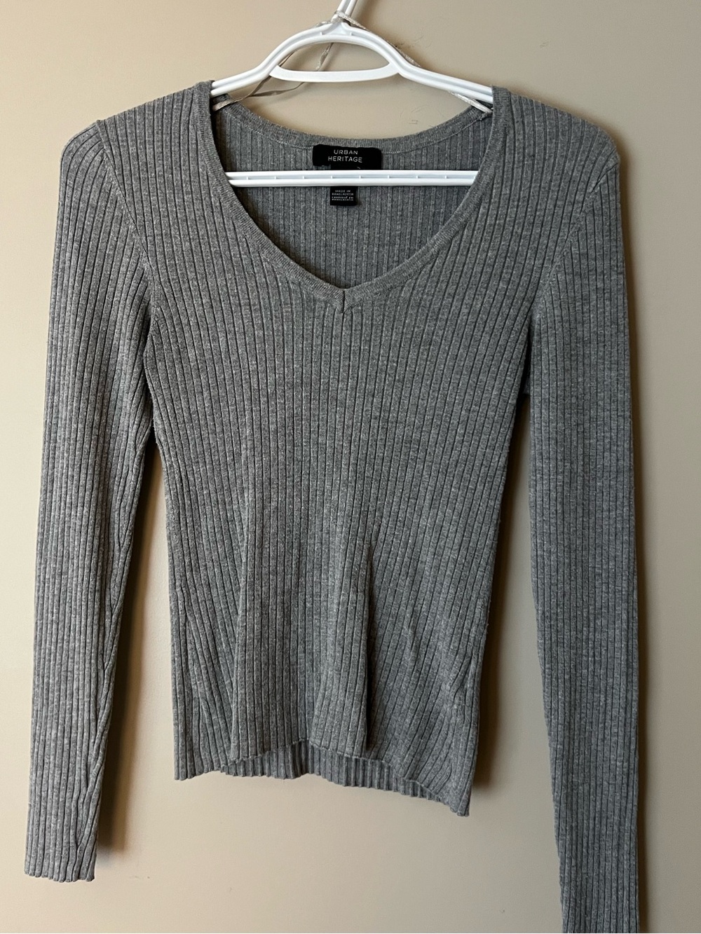 Urban Heritage Gray Ribbed V-Neck Top